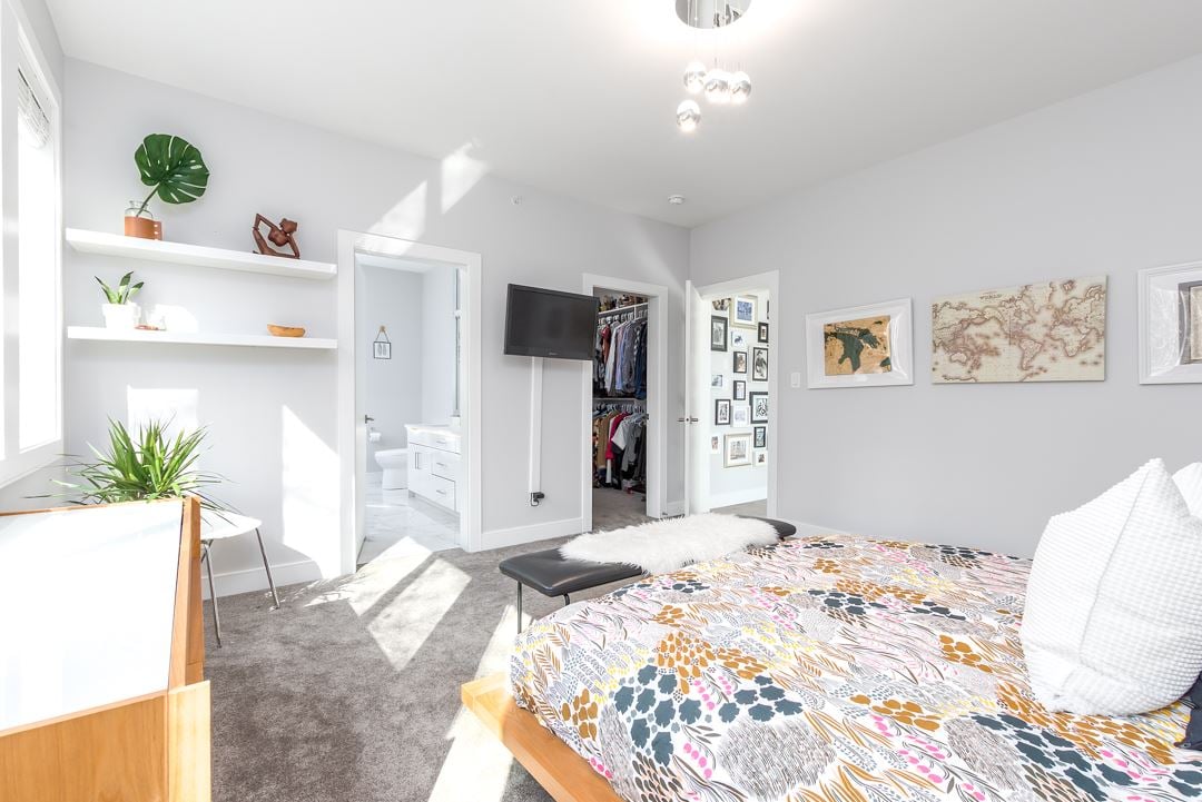 39217 Falcon Cres