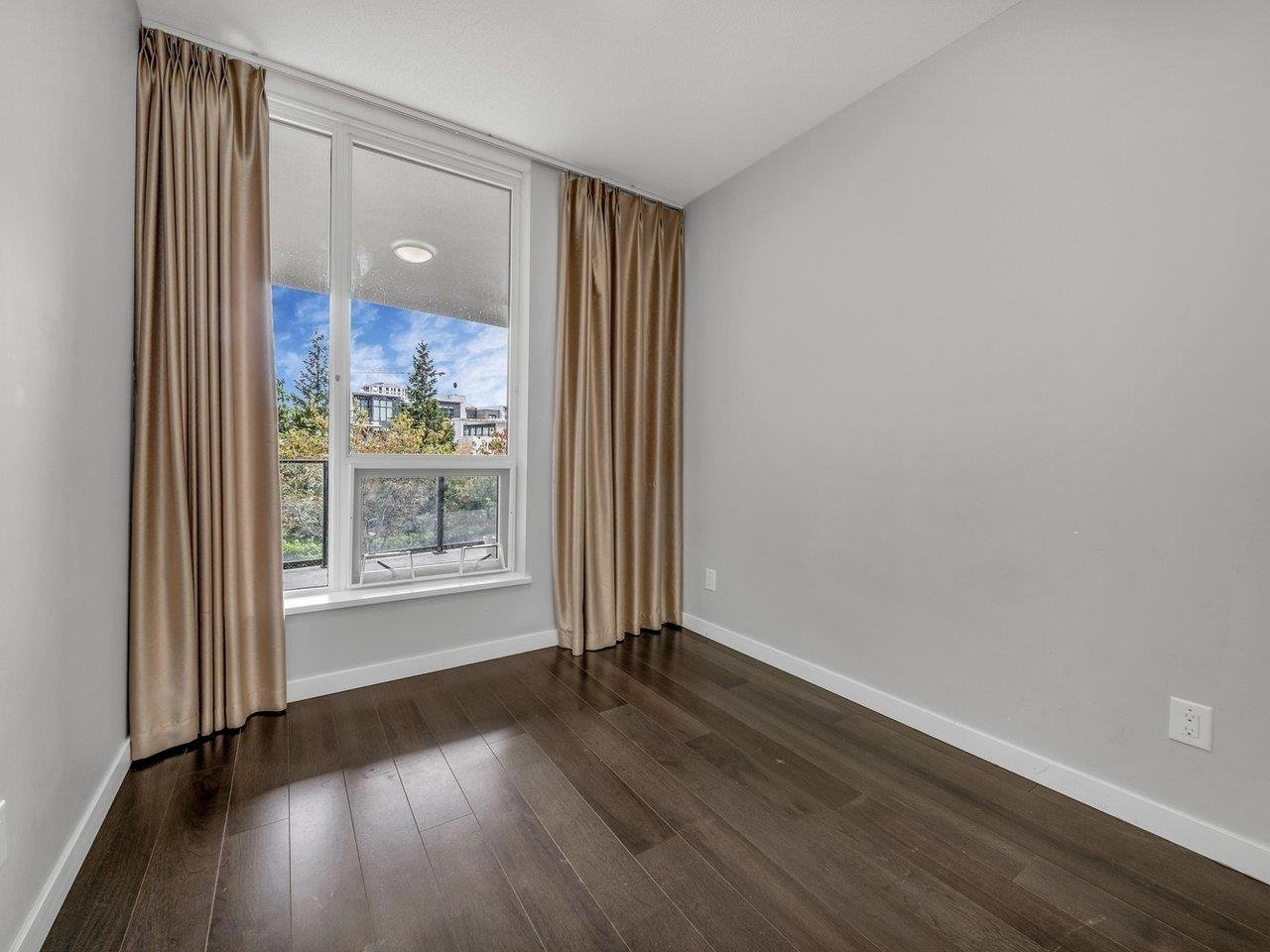 207-5628 Birney Ave