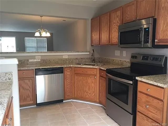 1428 Walnut Hill Dr