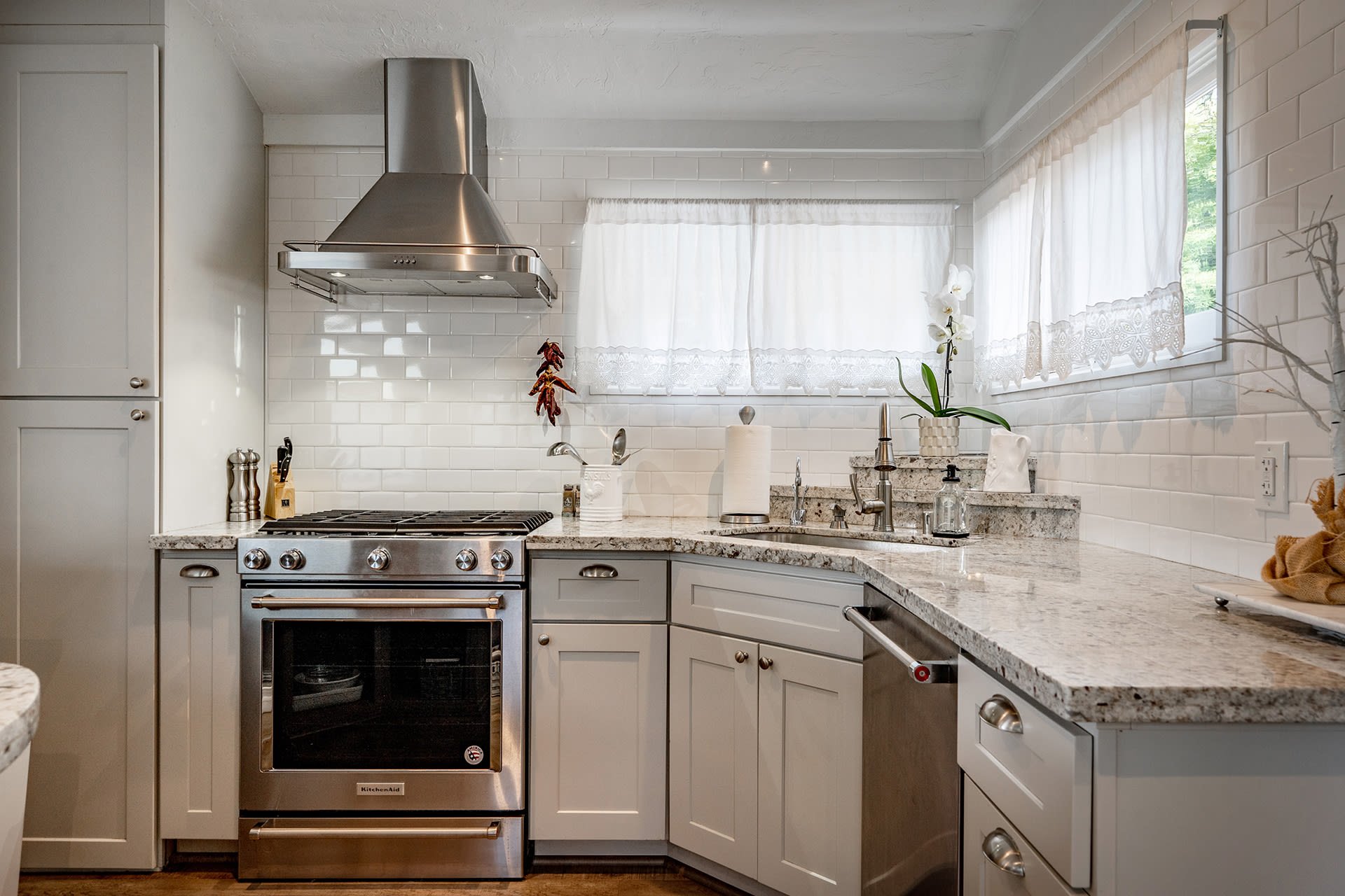 Grey Goose - Charming Downtown Carmel Cottage