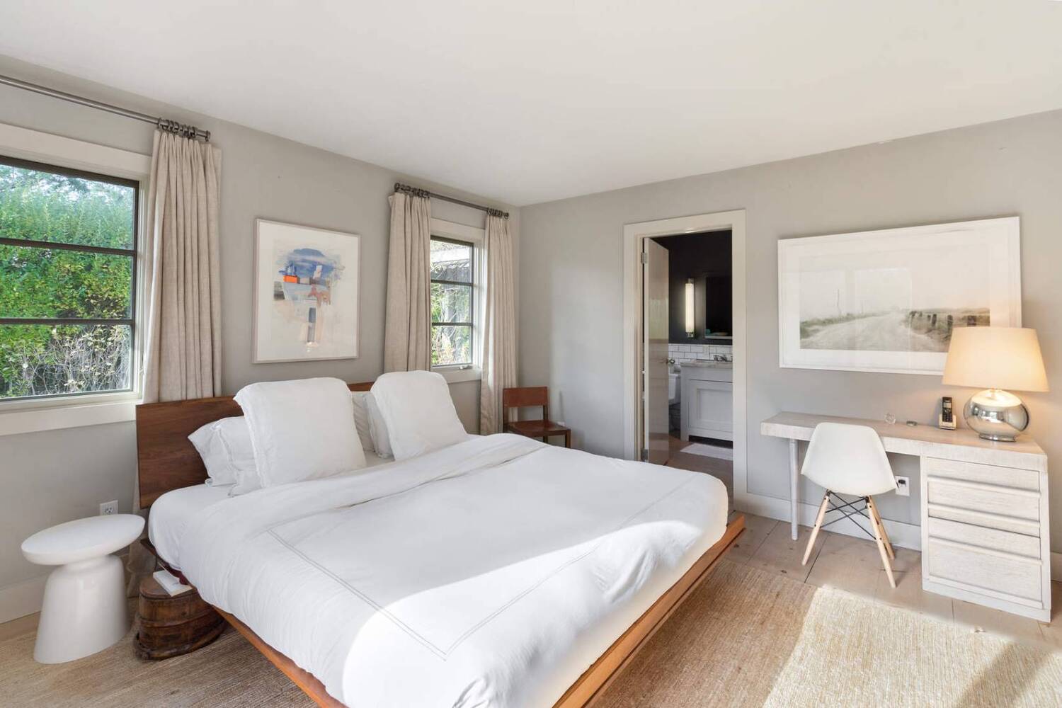 25 Sunset Dr