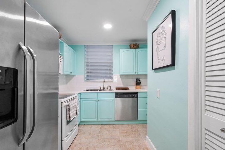 917 N Flagler Drive 108