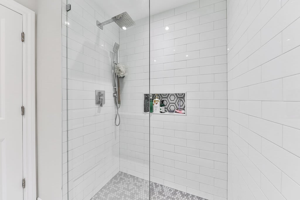 423 Lana Terrace