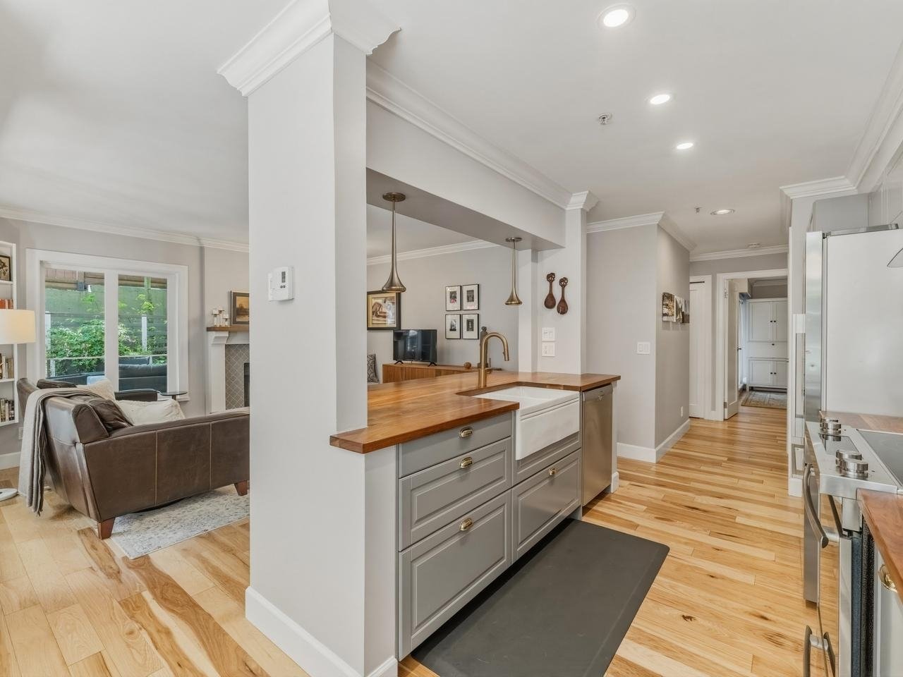 103-2110 York Ave