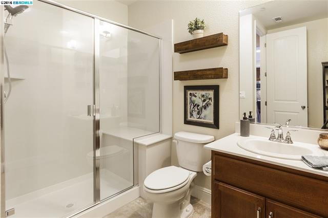 6480 Bayview Dr, Oakland, CA 94605