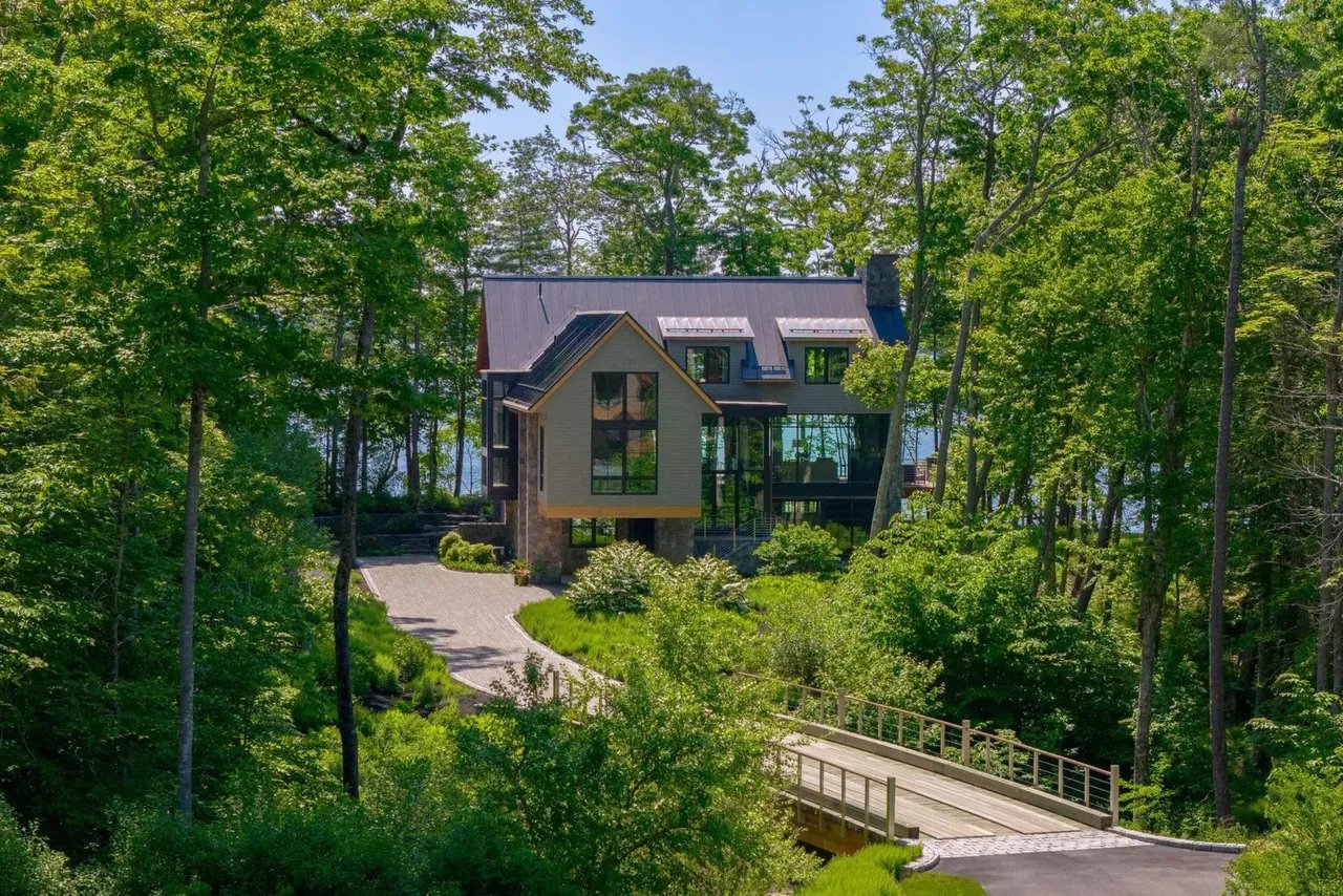 Brickyard Cove: Where Innovative Design Meets Natural Beauty
