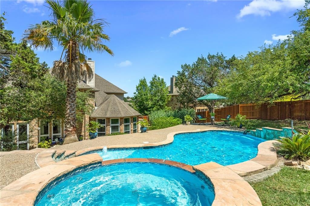 301 Longmont Ln