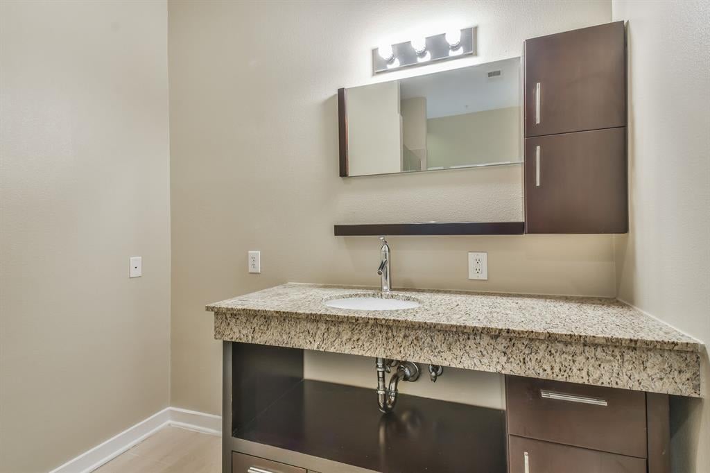 806 Jackson Hill Street Unit: 201