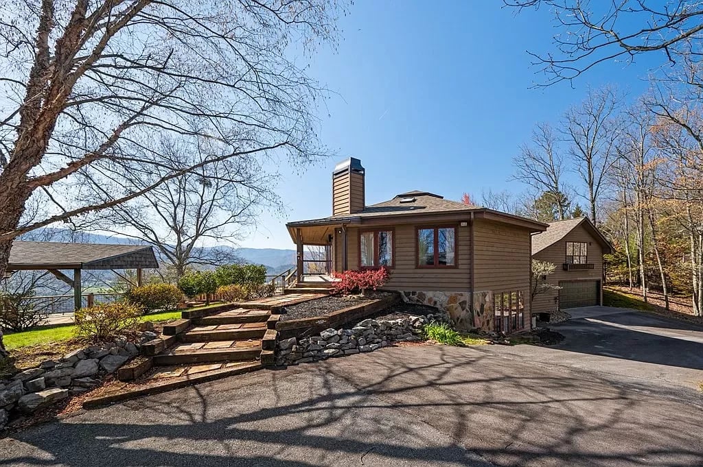 2910 Mockingbird Way