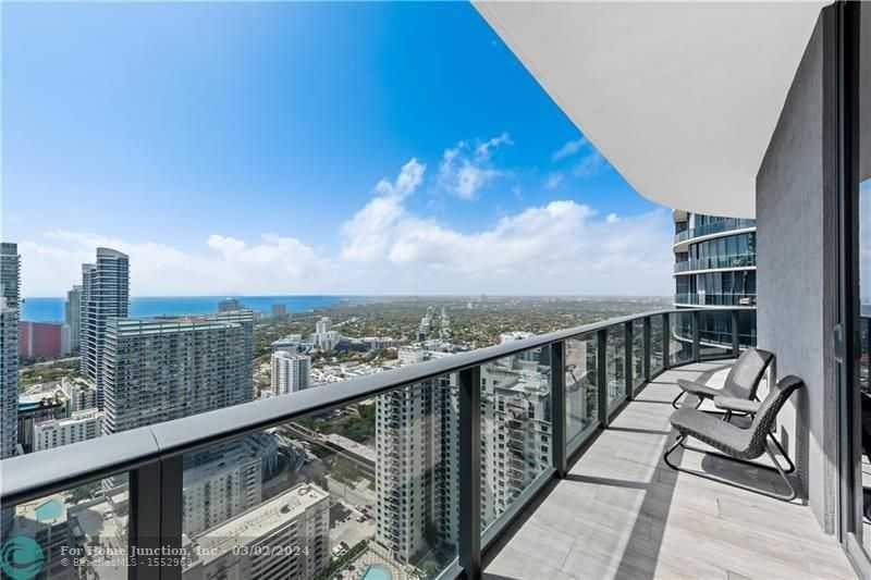 45 SW 9th St #4406