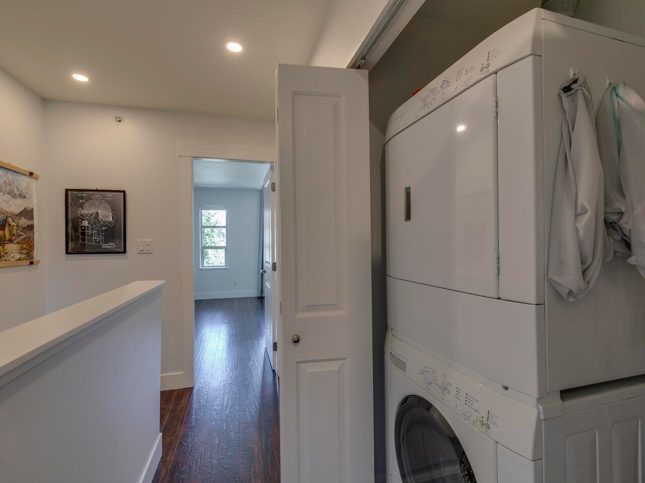 1196 Village Green Wy