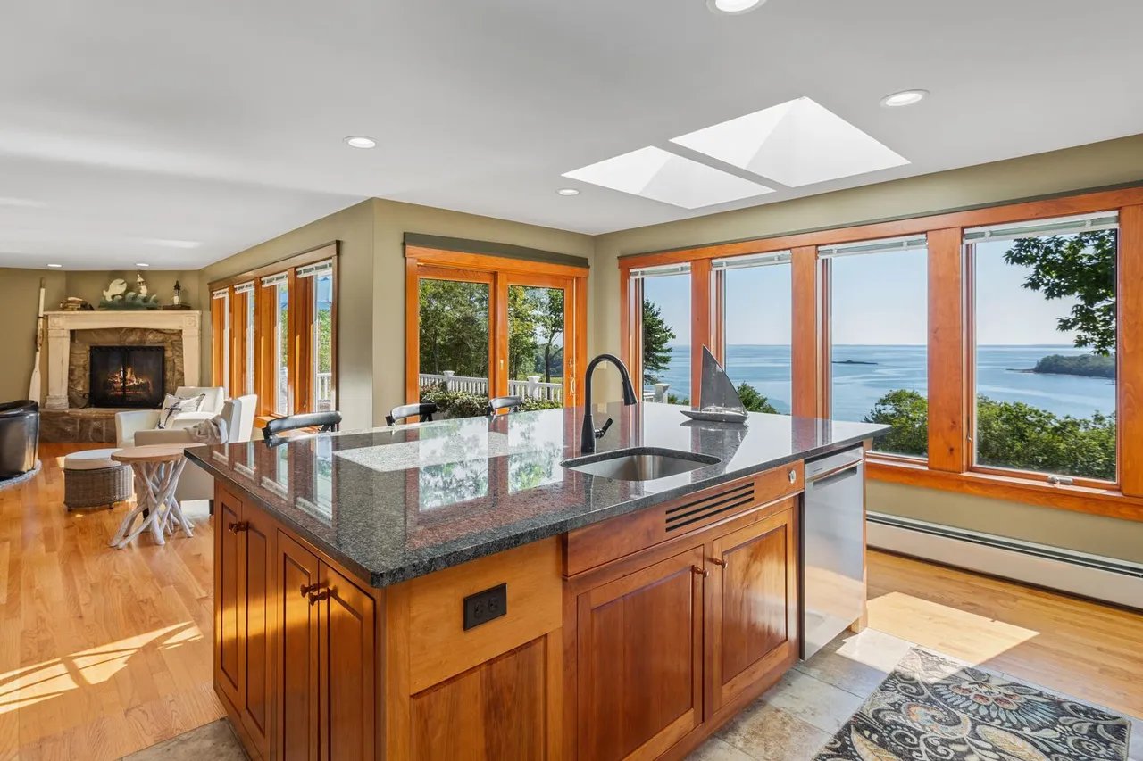 Dream Kitchens Overlooking the Ocean