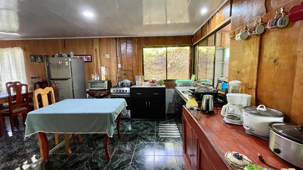 3 Bedroom, 1 Bathroom Home in Uvita Mountains