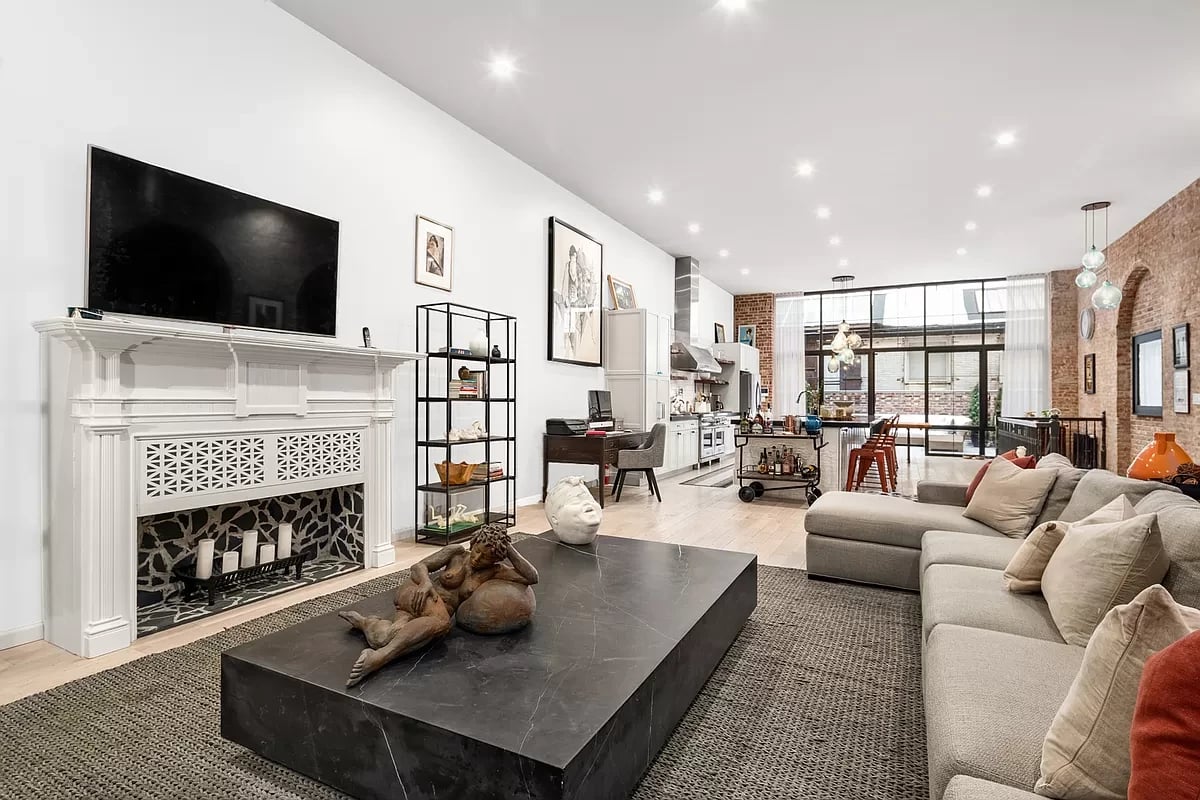 110 Franklin St Unit: 1