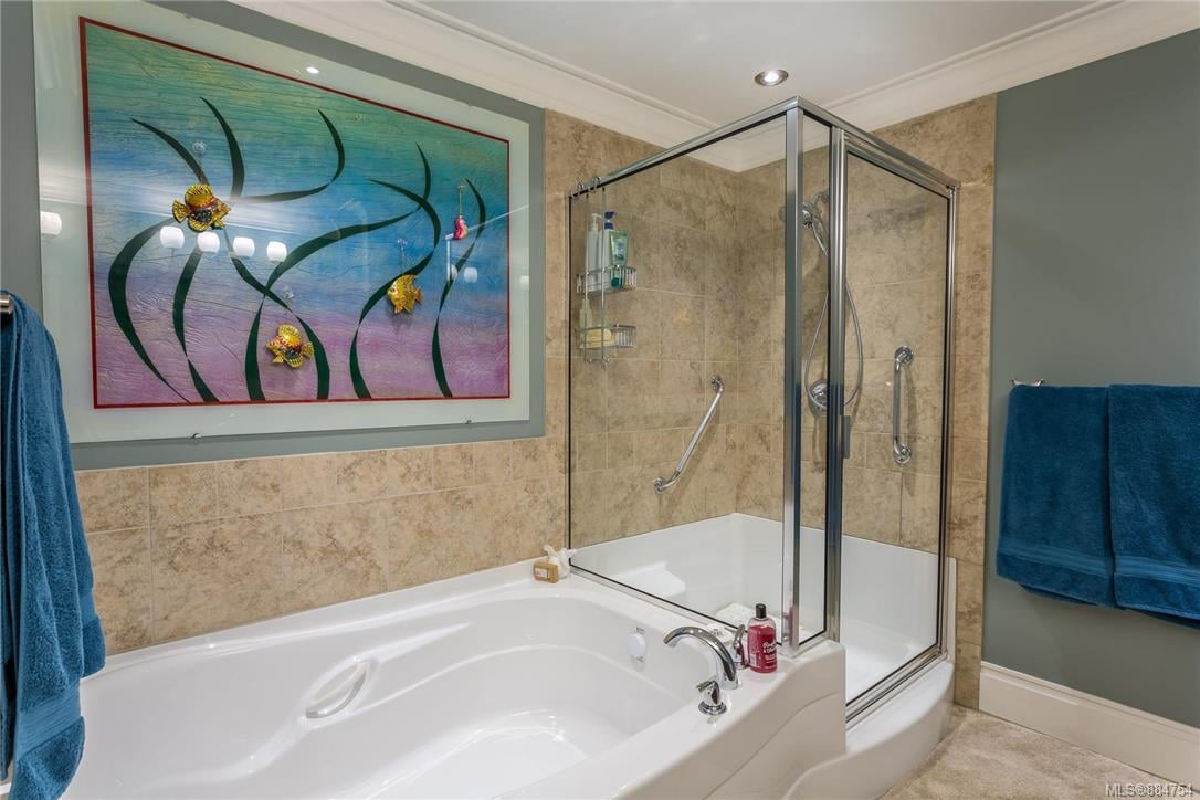 303-5332 Sayward Hill Cres