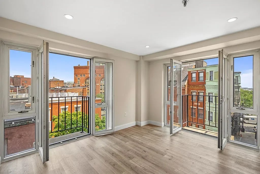 350 North St, #401