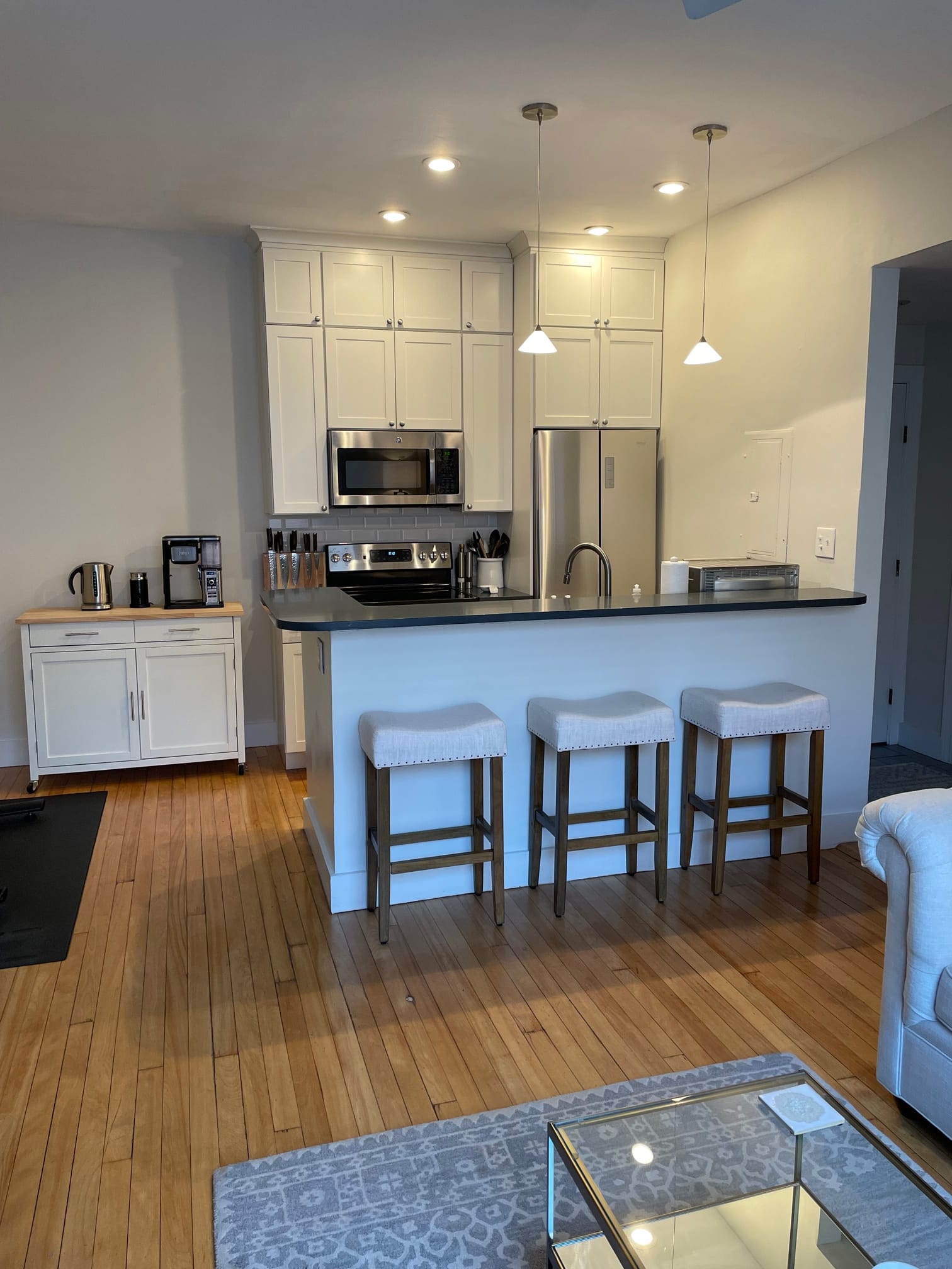 Beautiful Keswick Street 1 bed 1 bath - Laundry in Unit - Pets Negotiable 