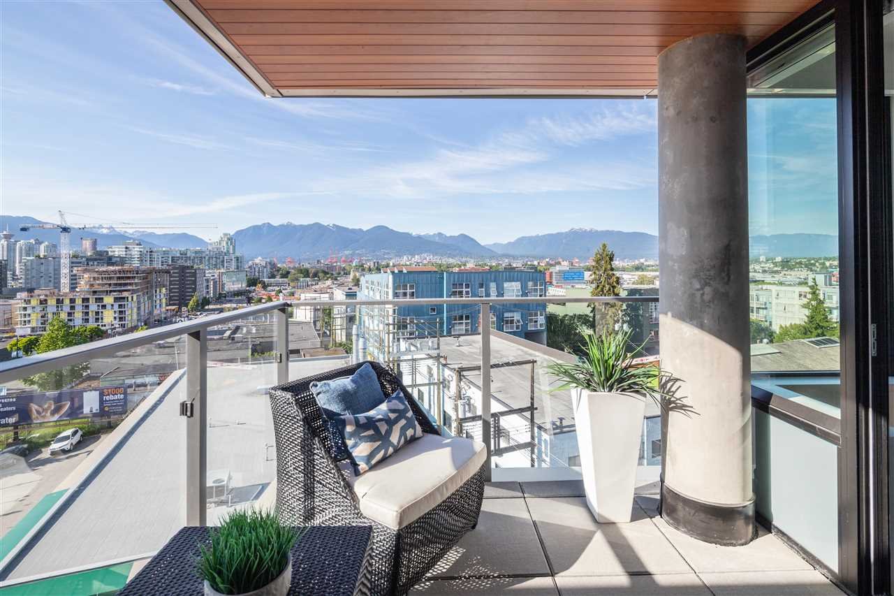 709-210 5th Ave