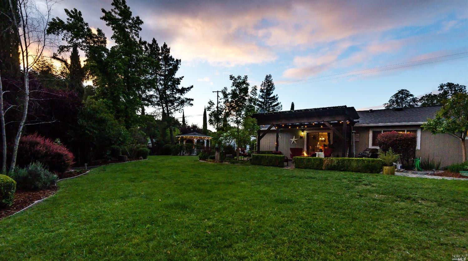981 Riverside Dr