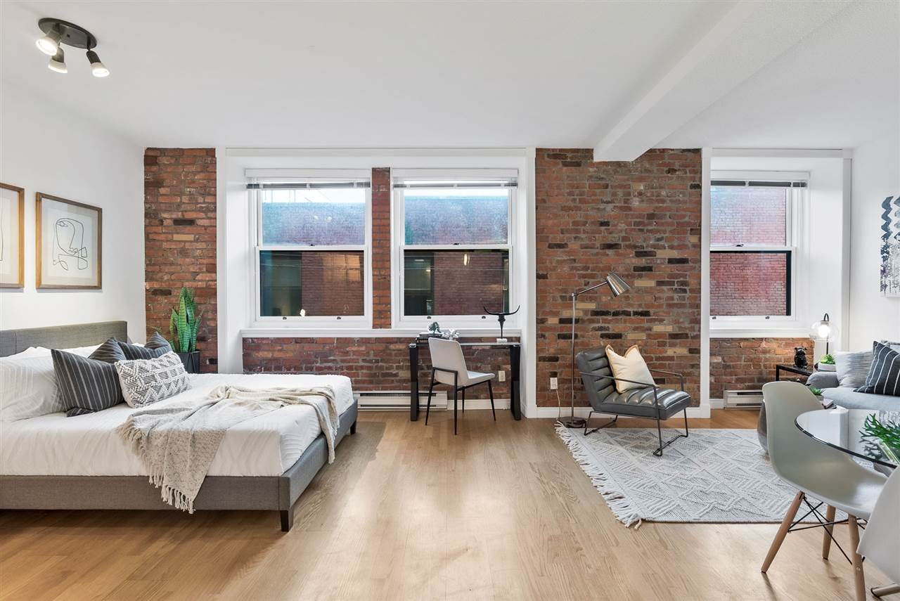 402-233 Abbott St