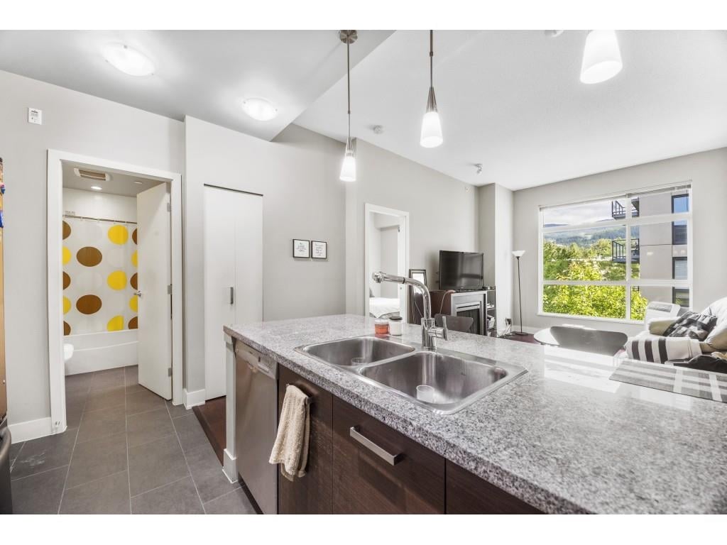 401-2957 Glen Dr