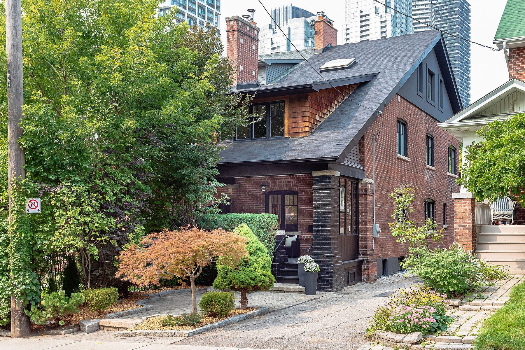 Davisville Village Stylish Reno