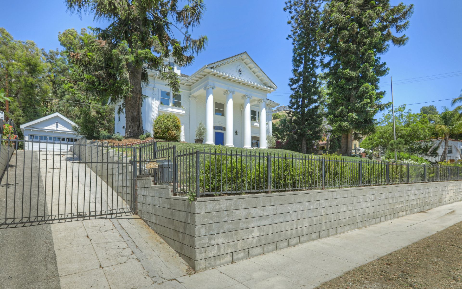  901 Isabel St