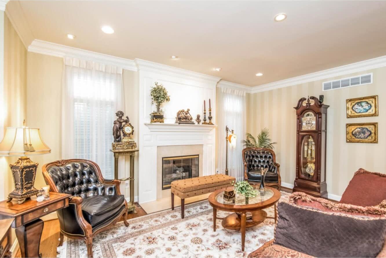 109 Laurier Pl
