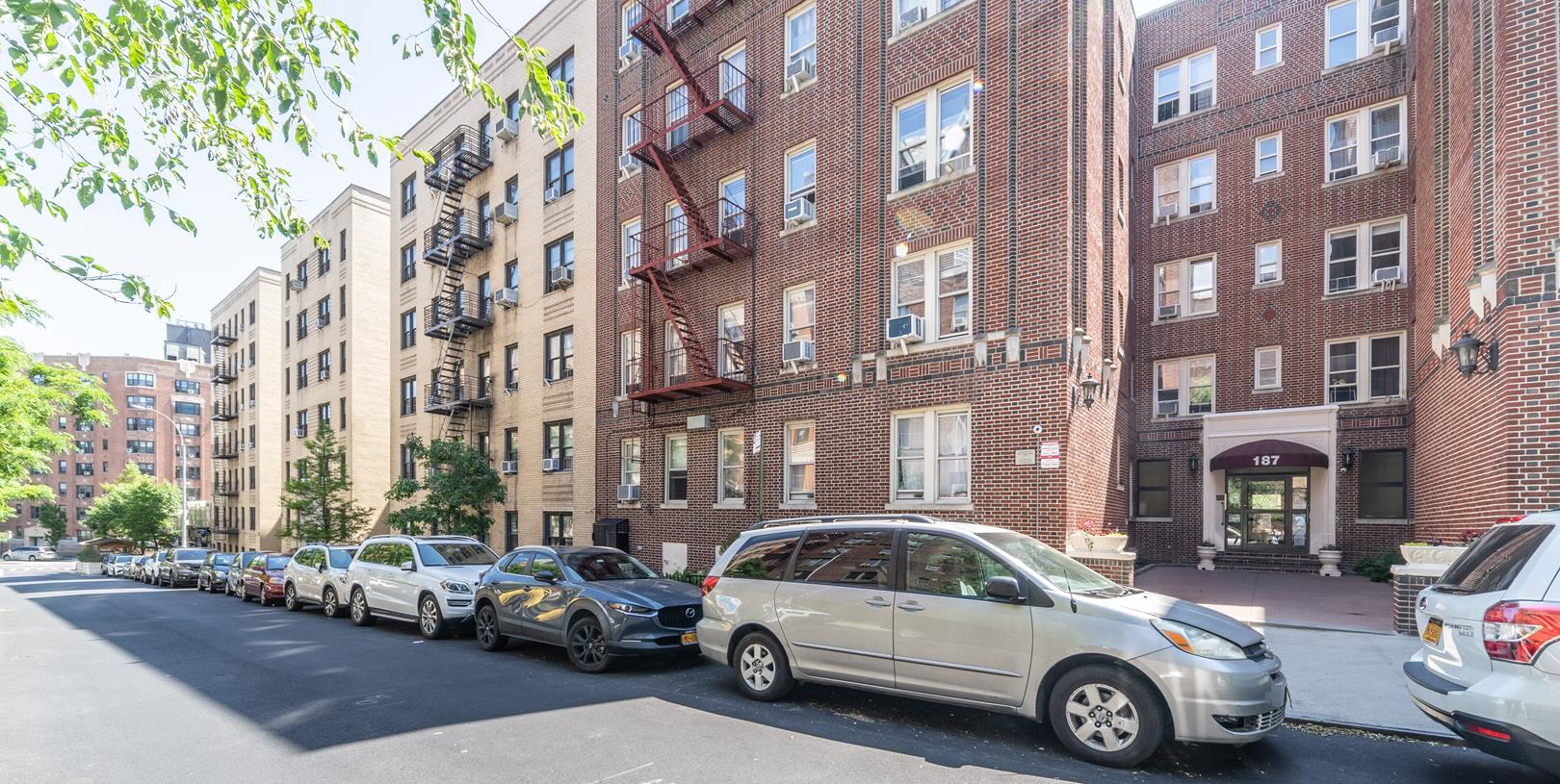 187 Pinehurst Avenue, Apt 5-A