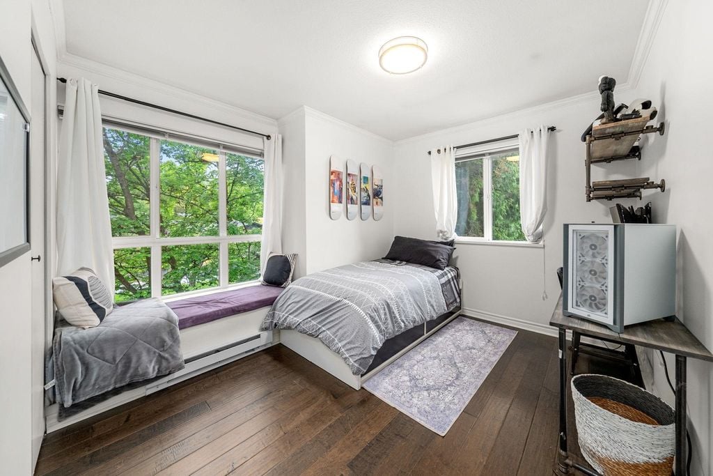 995 Lynn Valley Rd, #3