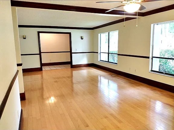 102 Valencia Loop