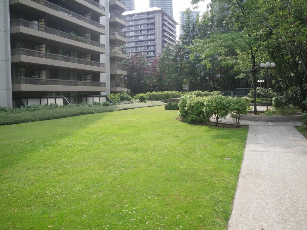 2041 Bellwood Ave, #208