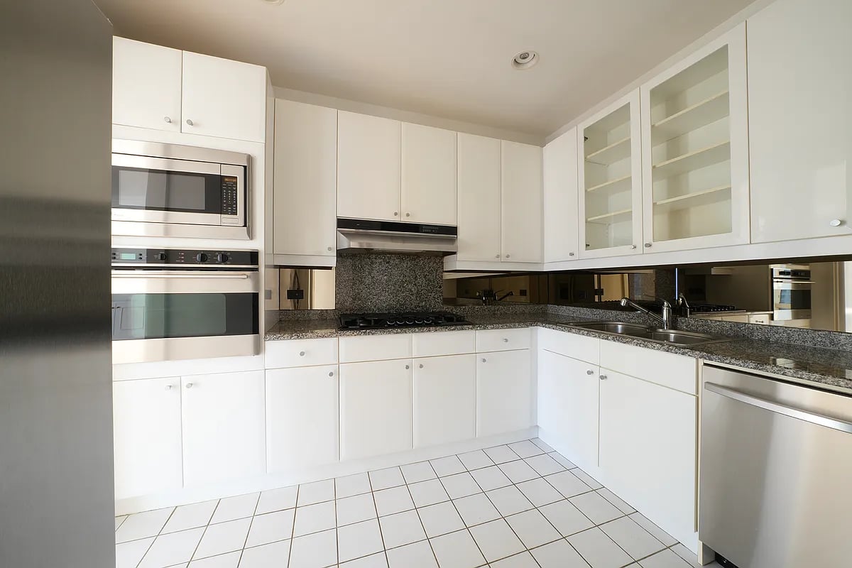 845 UNITED NATIONS Plaza 33D