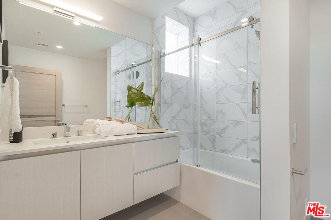 1367 N Alta Vista BLVD Unit: 304
