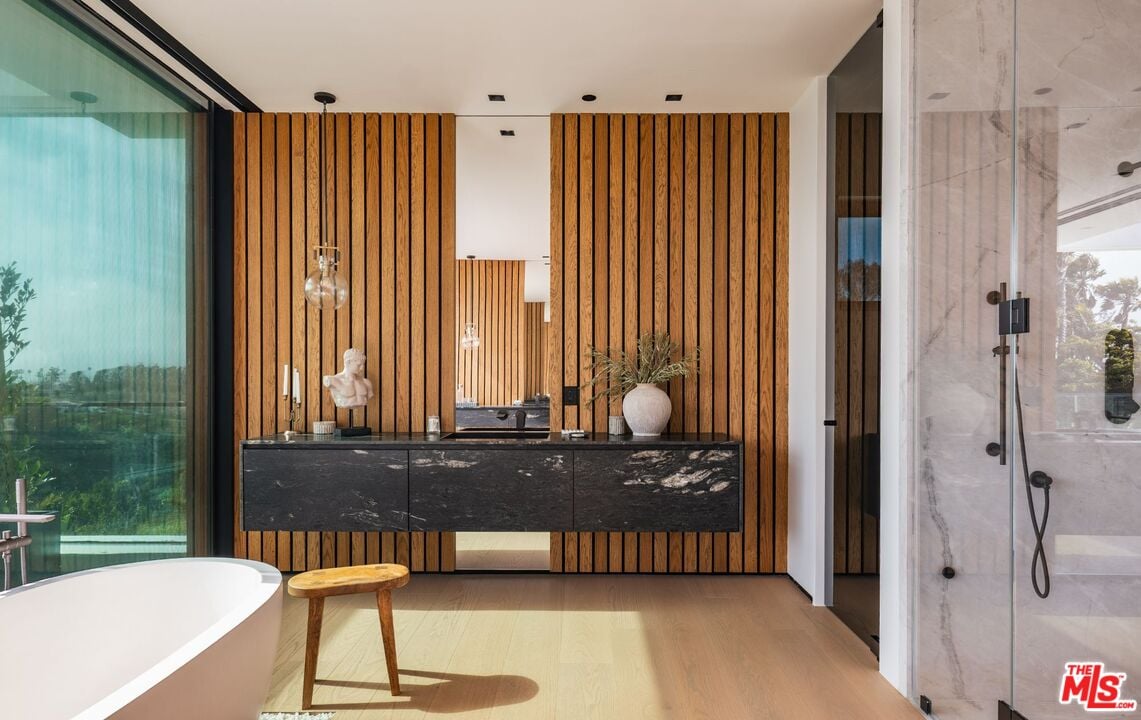 Skyreach Manor, Dume Dr, 90265