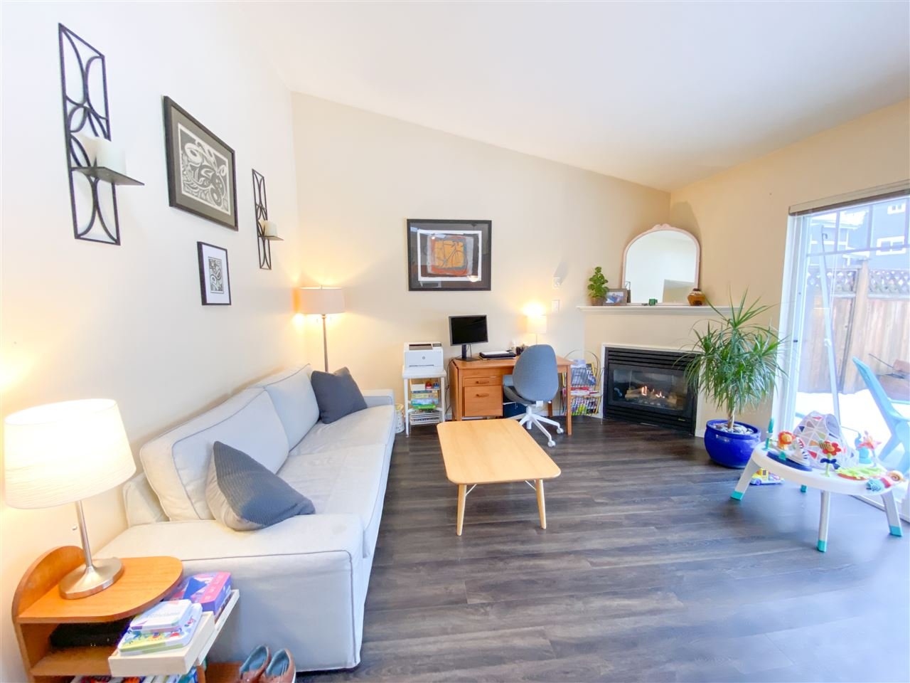 1821 Willow Cres, #4