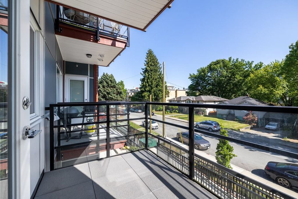 2389 Hawthorne Ave, #203