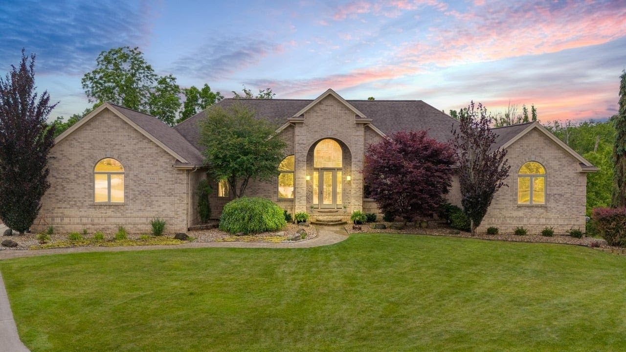 550 Kings Fairway Ct, Grand Blanc, MI