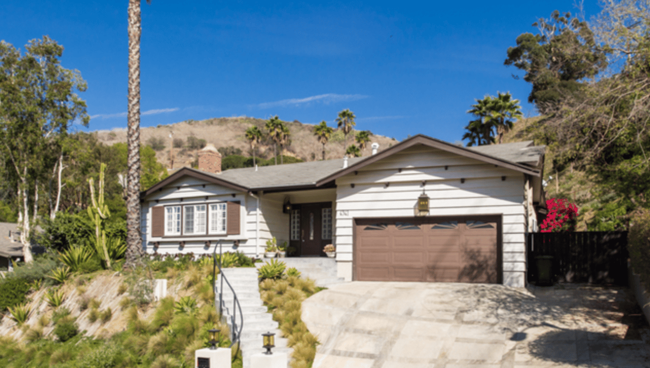 the exclusive enclave of Lakeridge Estates