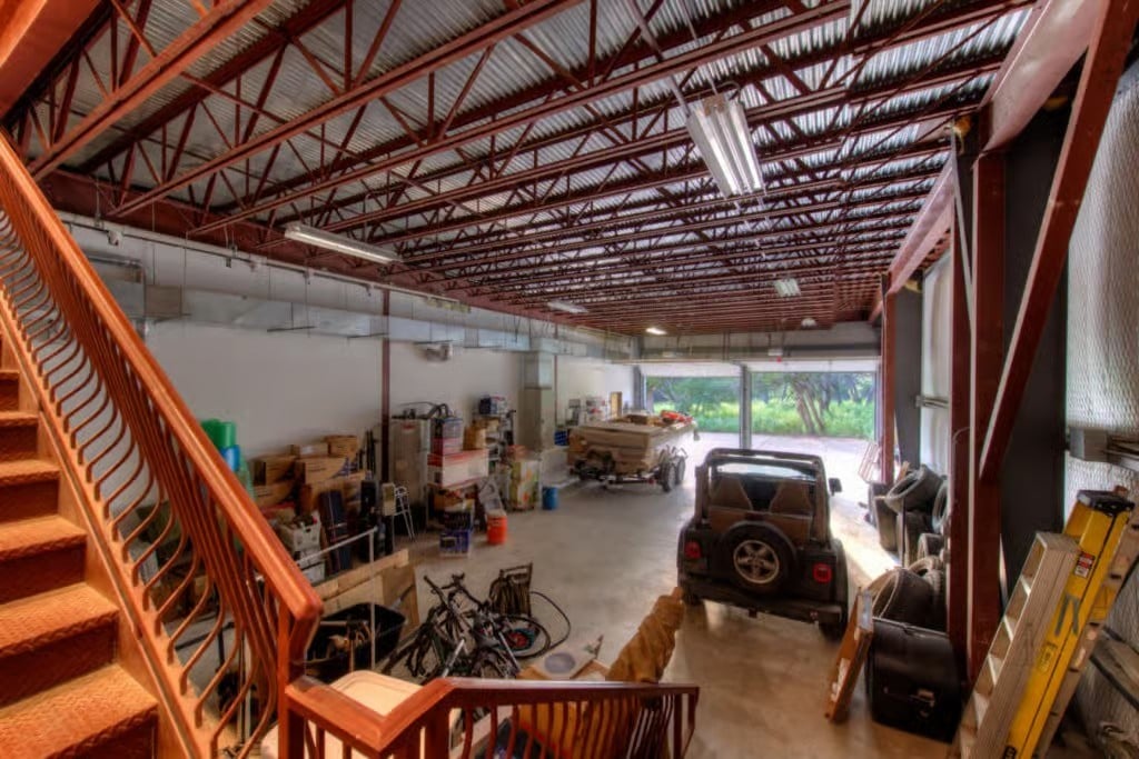 7100 Comanche Trail