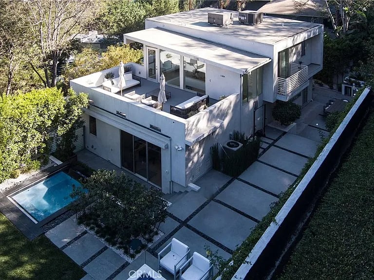7350 Pacific View Dr