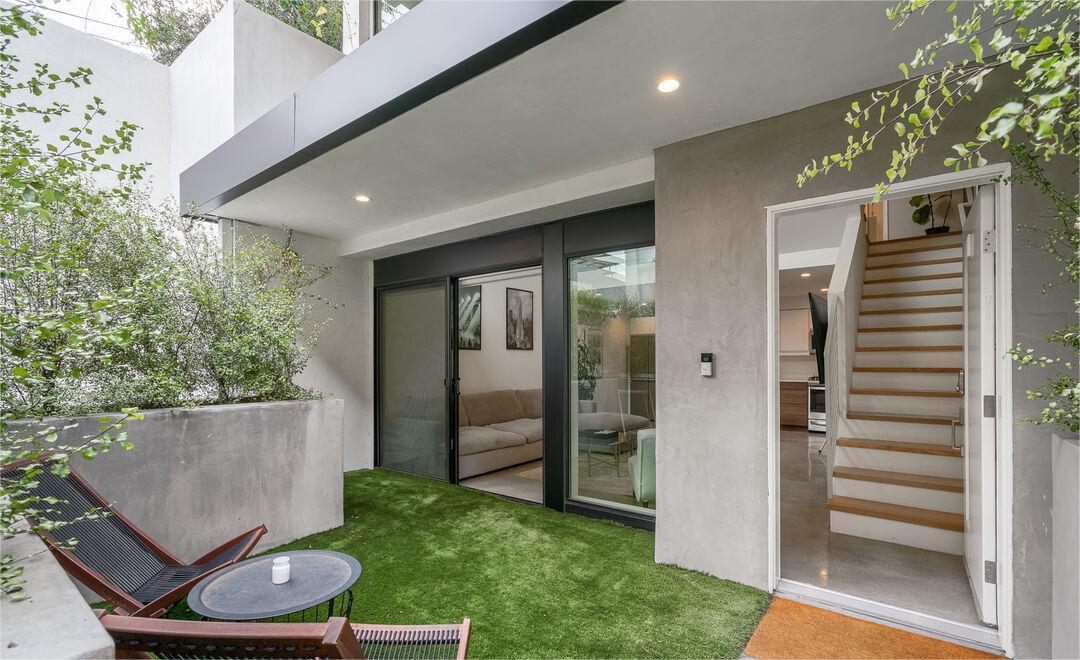 Modern Condo Living in Prime Silver Lake Location
