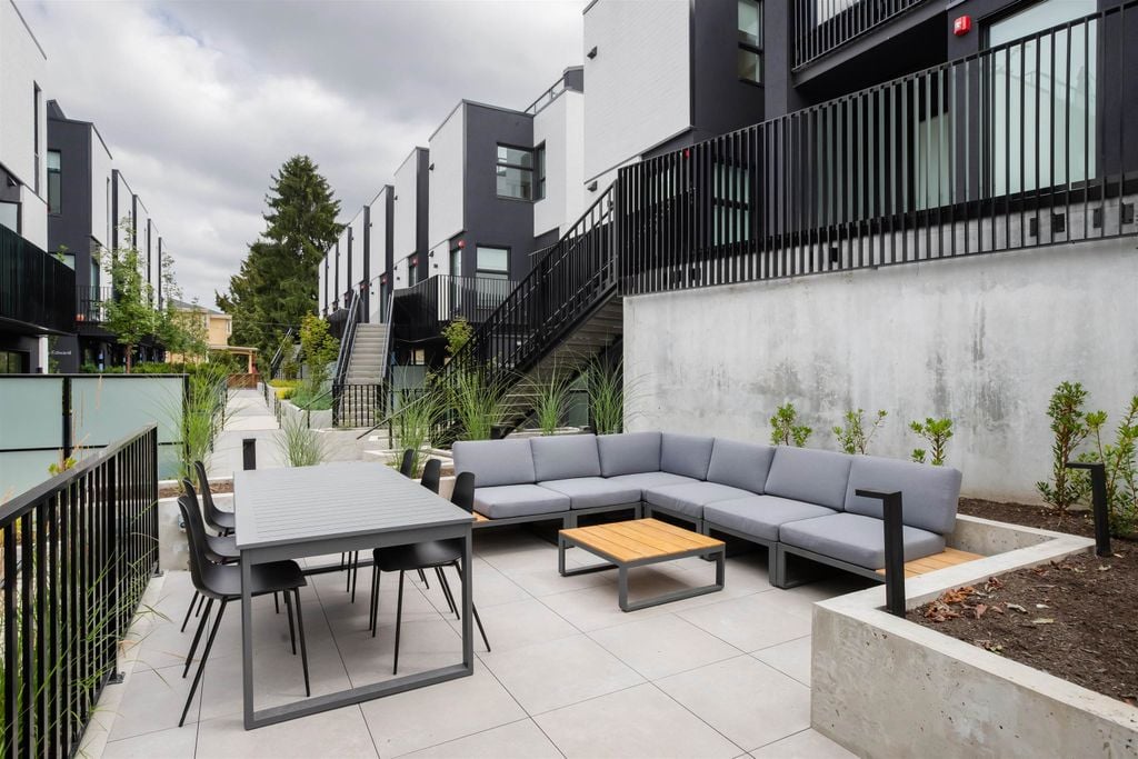 66 W King Edward Ave