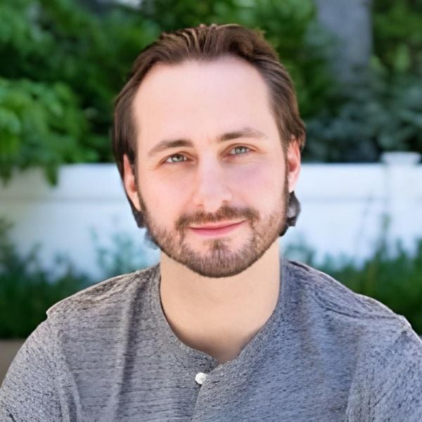 Jordan Zachary Raport Annandale, VA Real Estate Agent Headshot