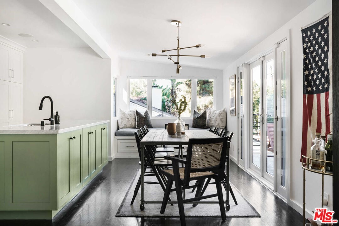 4047 Alta Mesa Dr