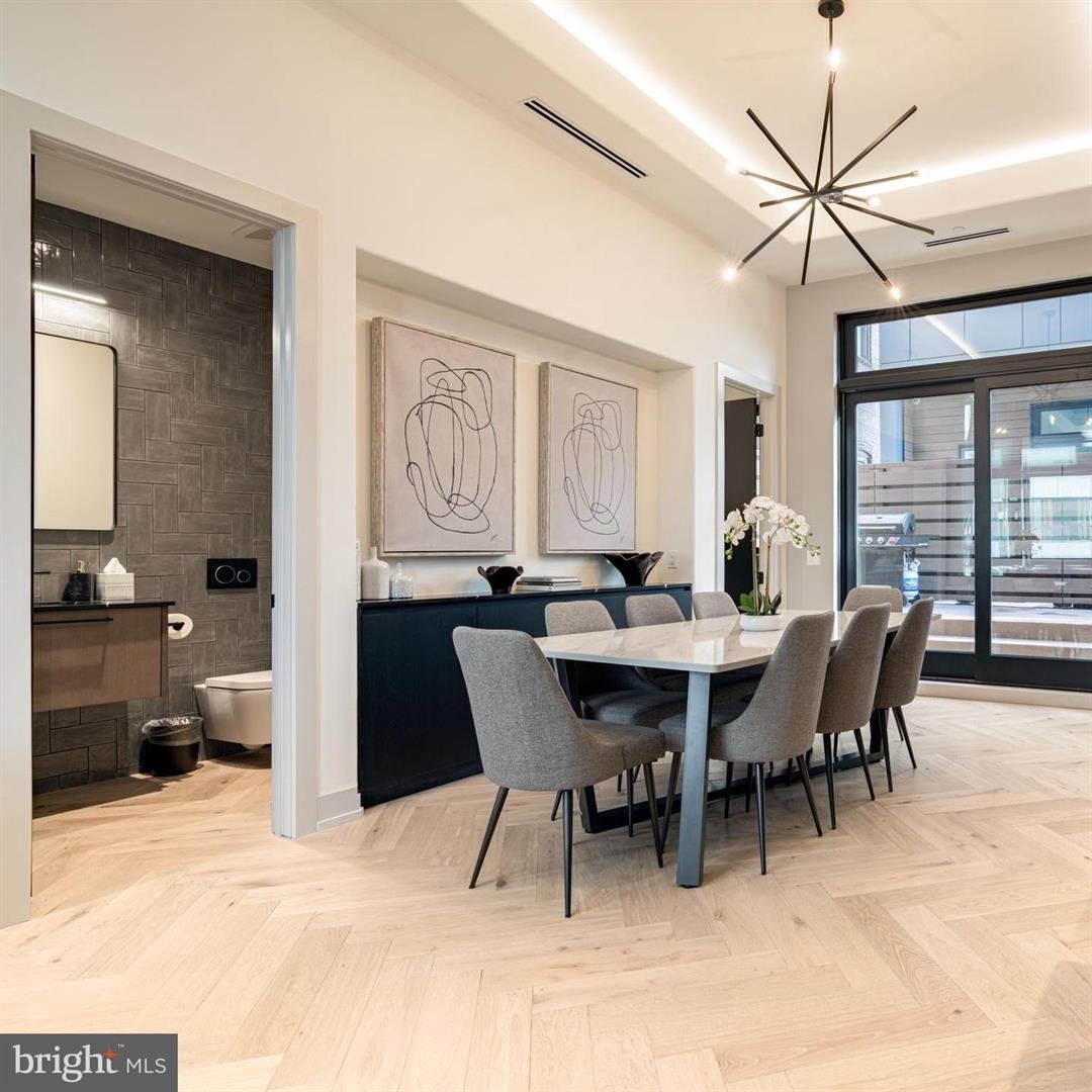 109 S 24th St, Philadelphia, PA 19103