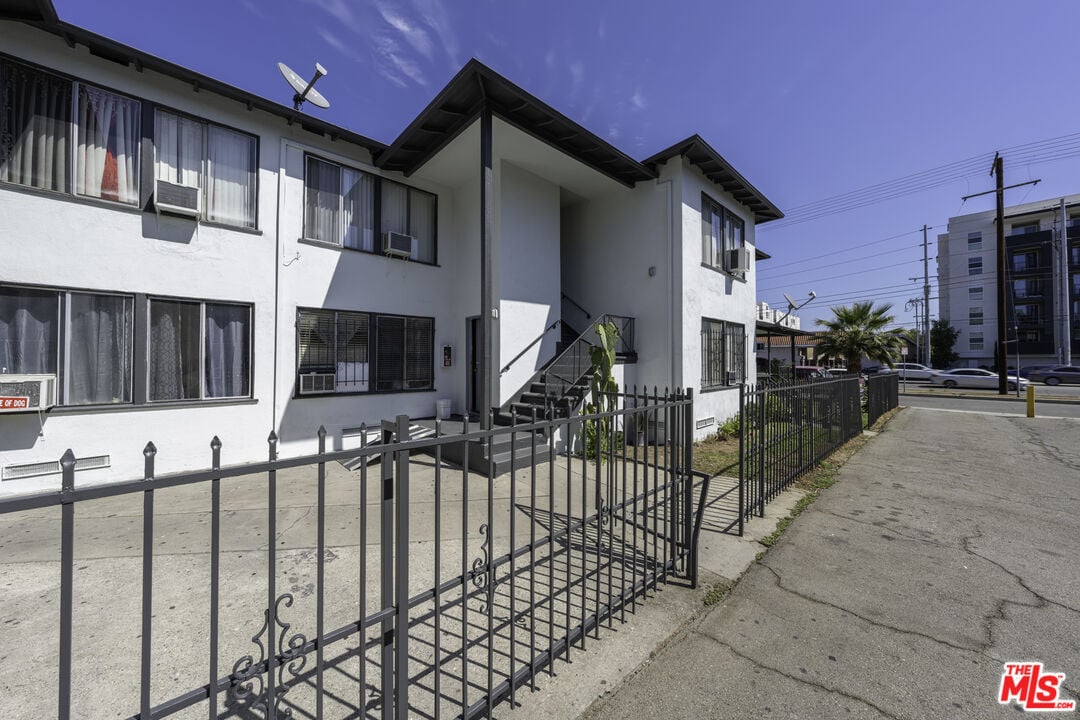 6519 Sepulveda Blvd