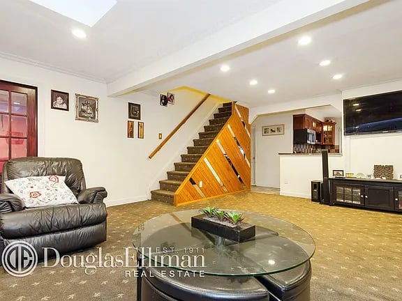 327 Acre Ln