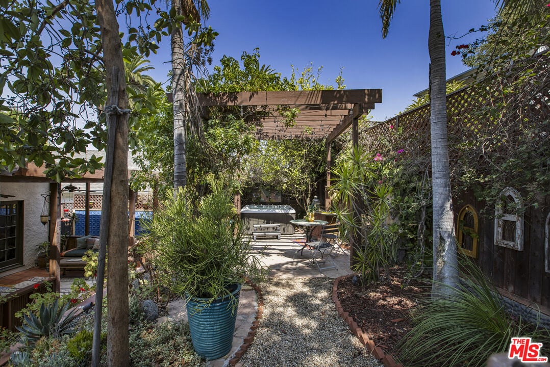 6105 Mount Angelus Dr