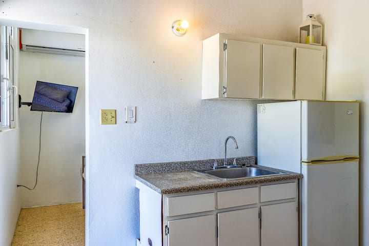 Beach House Apt 2 • 1BR + Terrace • Steps to Beach - Airbnb